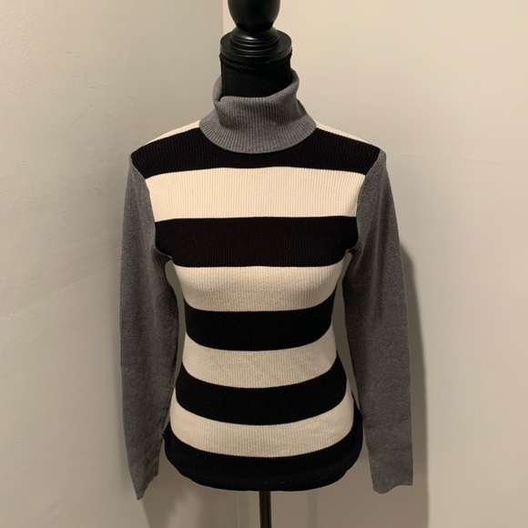 525 America Women's Turtleneck Sweater Medium - Picture 2 of 6